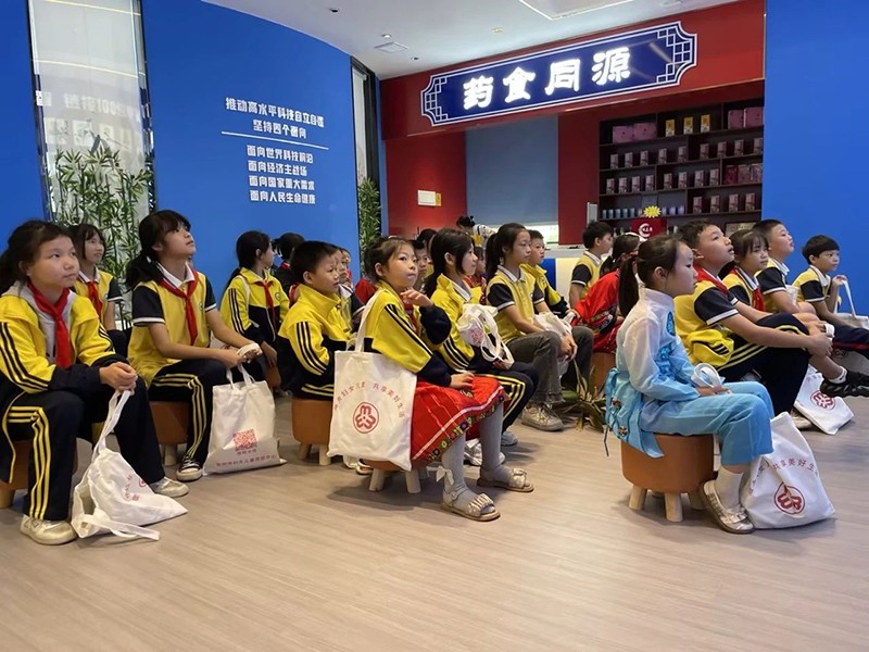 邵阳市五里牌小学“民族团结话中秋”活动在玖味中医药膳研学实践教育基地顺利举行