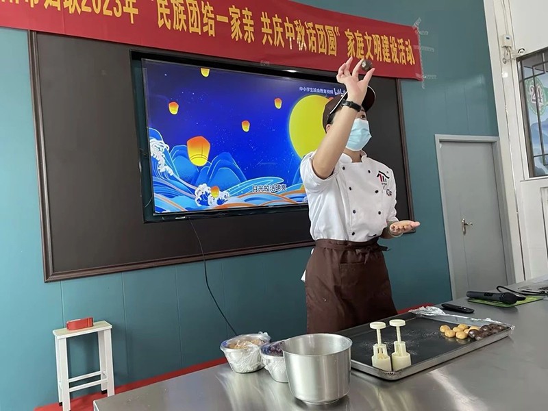 邵阳市五里牌小学“民族团结话中秋”活动在玖味中医药膳研学实践教育基地顺利举行