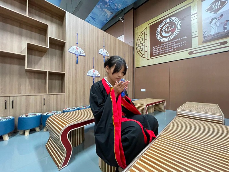 邵阳市五里牌小学“民族团结话中秋”活动在玖味中医药膳研学实践教育基地顺利举行