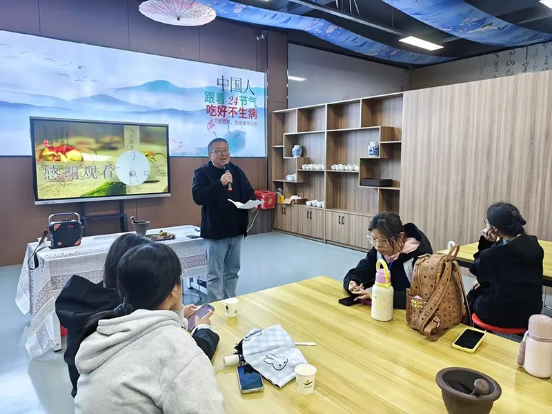 探研学天地、拓教育新篇——湘中幼专学子走进天香生物，开启生物科技认知实习之旅
